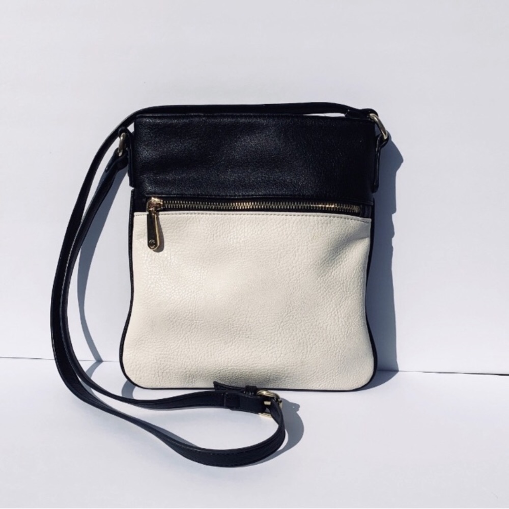 Black & White Crossbody with gold hardware.